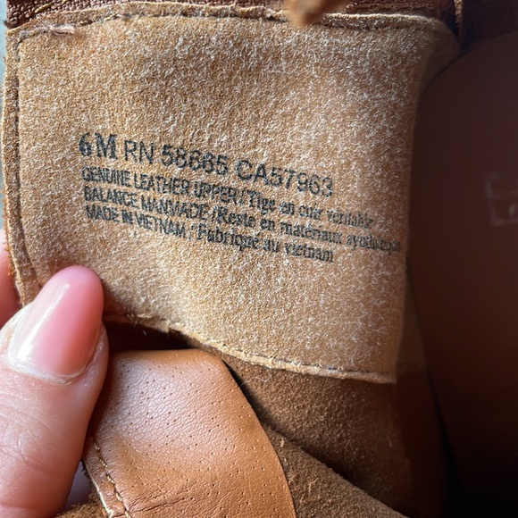 B.P. Genuine Leather Brown Ankle Boots size 6 - Picture 5 of 6